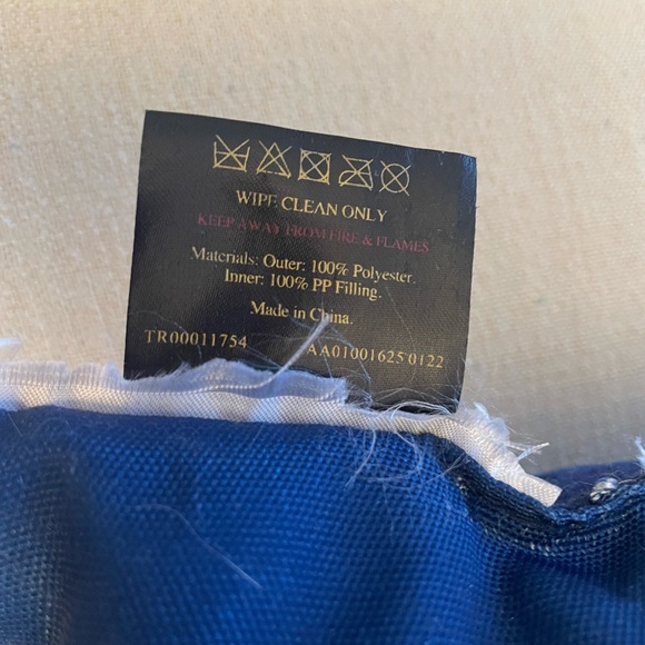 Harry Potter Diagonal Alley pillow - Picture 4 of 4